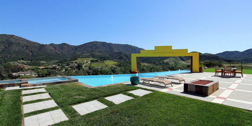 2401 Kanan Road, Agoura, CA 91301