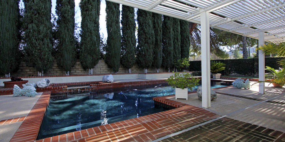 4600 Brewster Drive, Tarzana, CA 91356