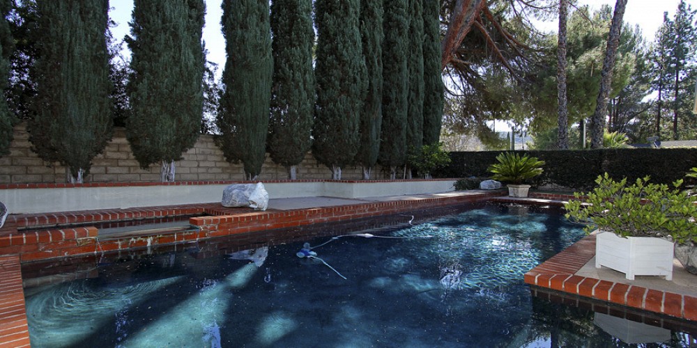 4600 Brewster Drive, Tarzana, CA 91356