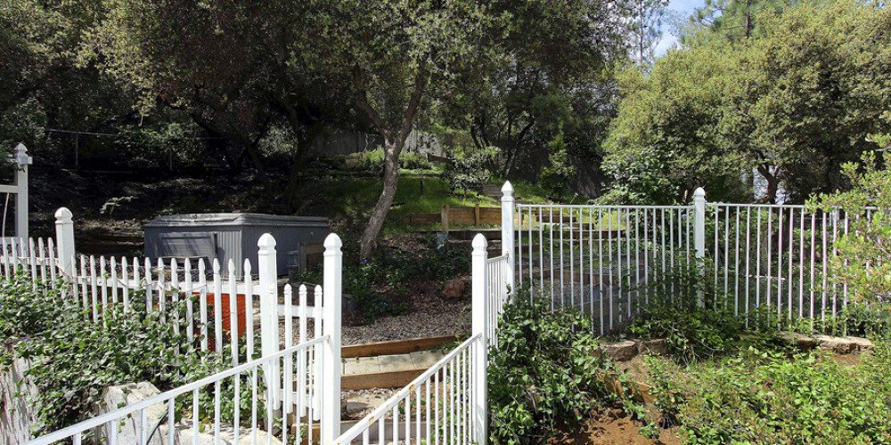 29050 Lake Drive, Agoura, CA 91301