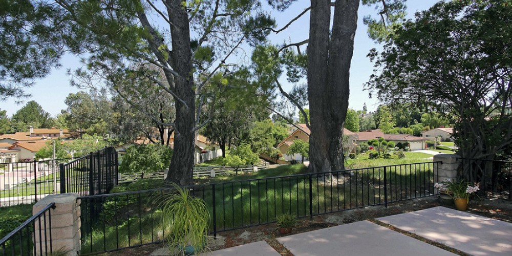 207 Red Oak Lane, Newbury Park, CA 91320