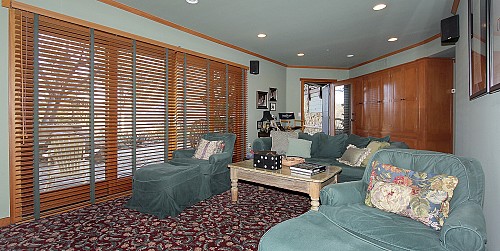 28954 Crest Drive, Agoura, CA 91301