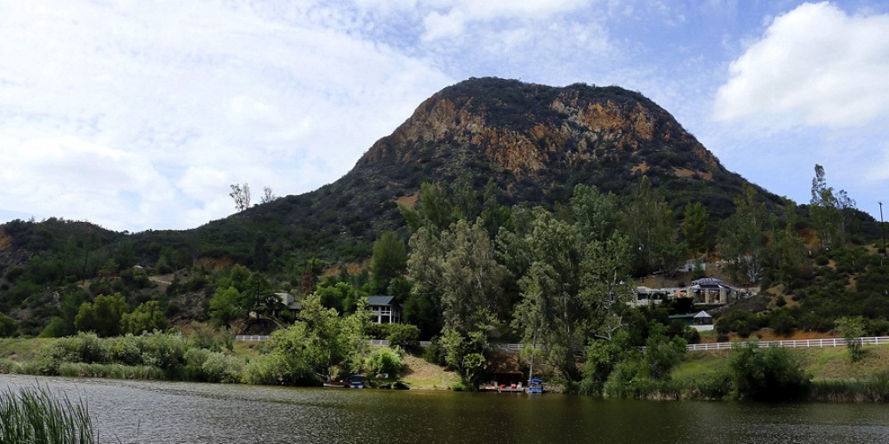 2305 Sugarloaf Drive, Agoura, CA 91301