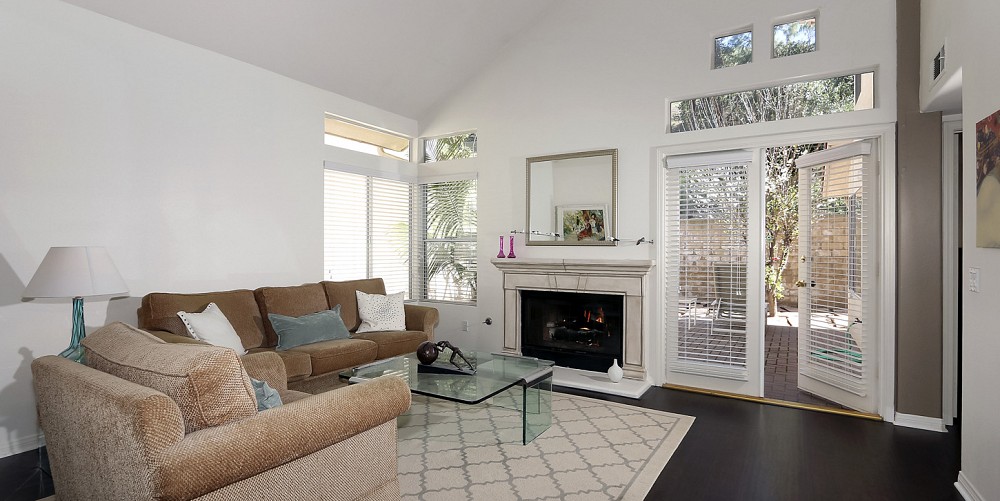 225 Valero Circle, Oak Park, CA 91377