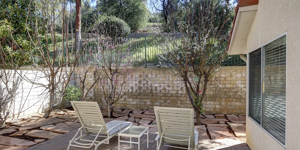 225 Valero Circle, Oak Park, CA 91377