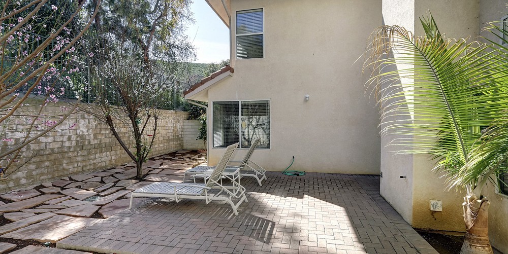 225 Valero Circle, Oak Park, CA 91377