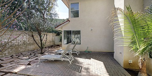 225 Valero Circle, Oak Park, CA 91377