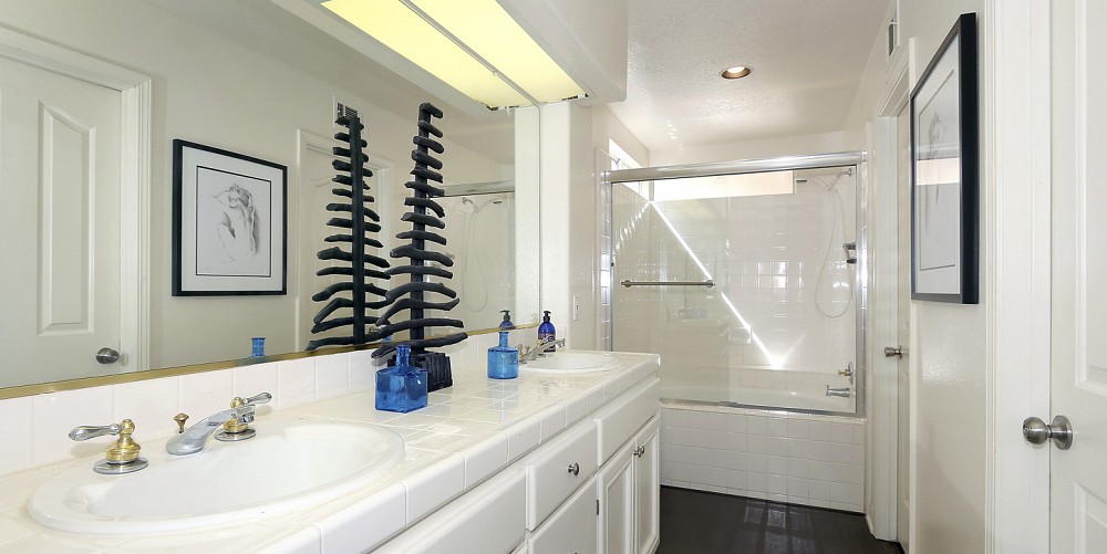 225 Valero Circle, Oak Park, CA 91377