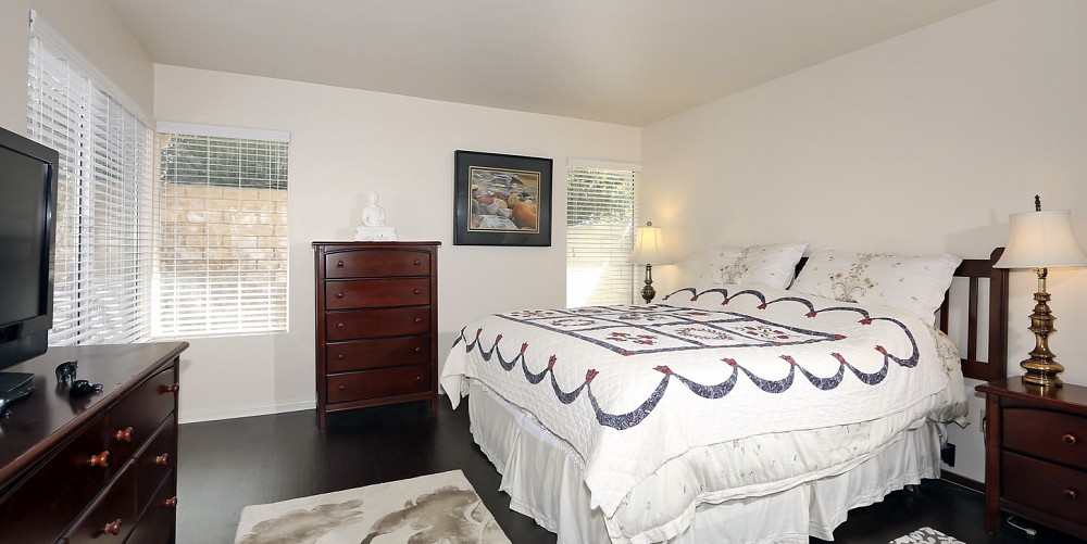 225 Valero Circle, Oak Park, CA 91377