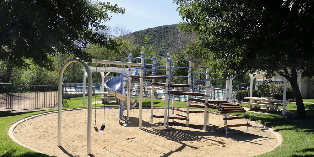 225 Valero Circle, Oak Park, CA 91377