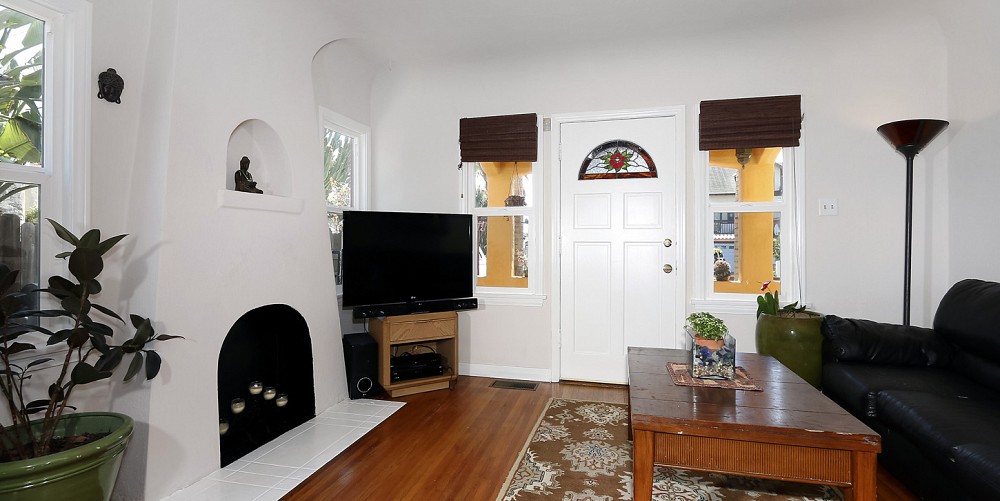 2415 E. Ocean Avenue, Ventura, CA 93003