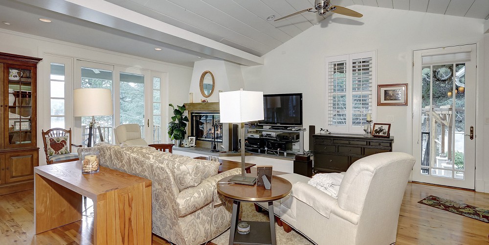 2150 E. Lakeshore Drive, Agoura,  91301