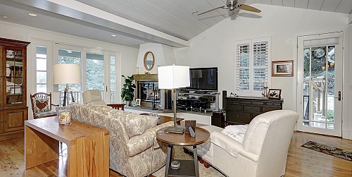 2150 E. Lakeshore Drive, Agoura,  91301