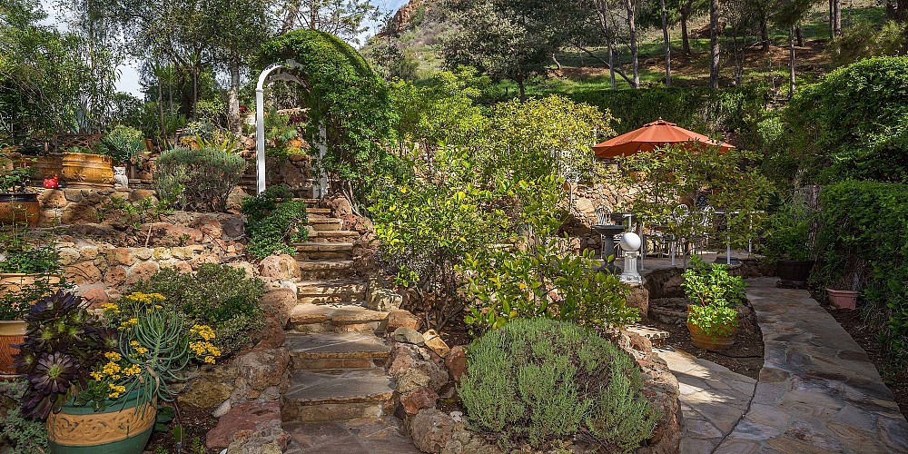 $889,000  1547 Lookout Drive, Agoura, CA 91301