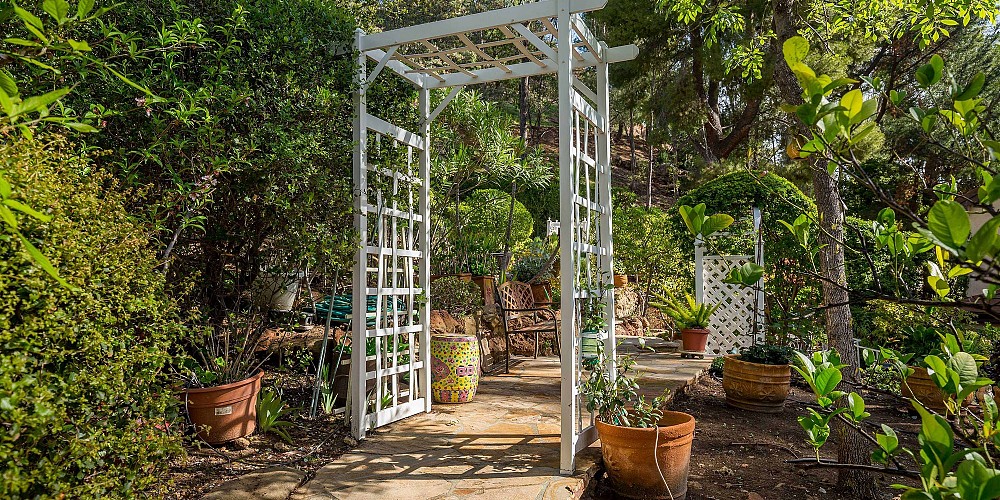 $889,000  1547 Lookout Drive, Agoura, CA 91301