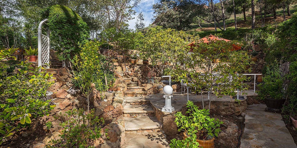 $889,000  1547 Lookout Drive, Agoura, CA 91301