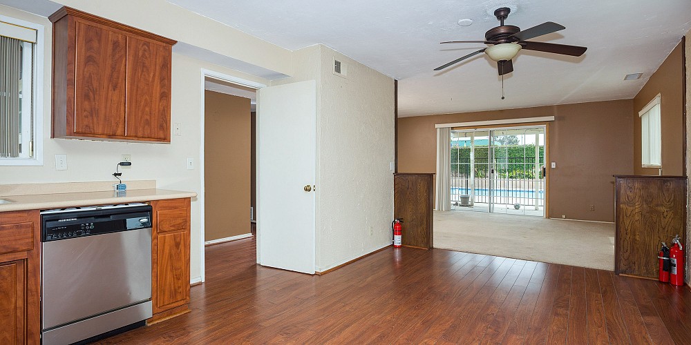 564 Kelly Ave, Camarillo, CA 93010