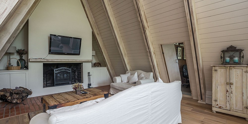 28950 Rosecrest Drive, Agoura, CA 91301