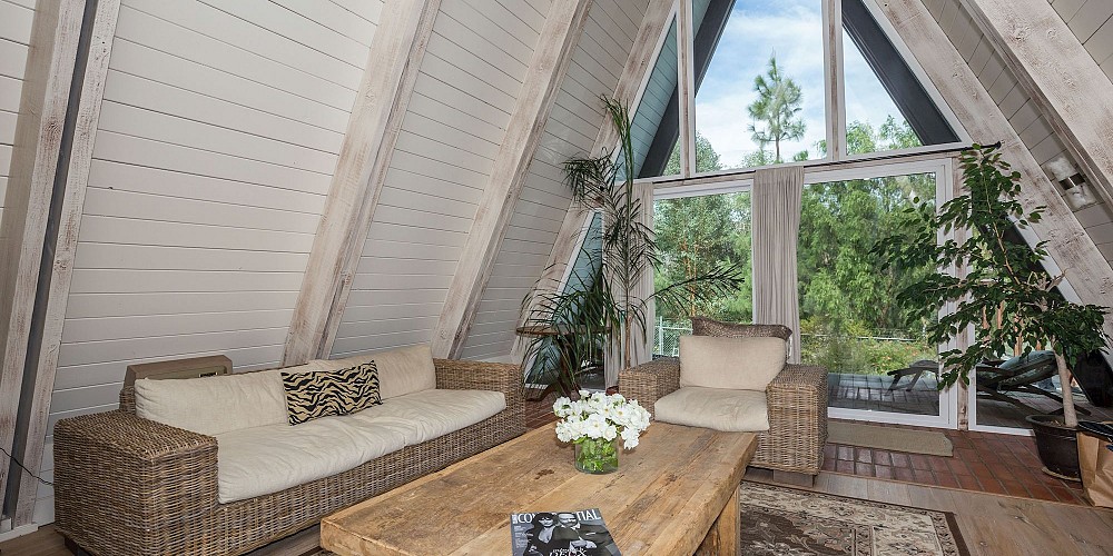 28950 Rosecrest Drive, Agoura, CA 91301