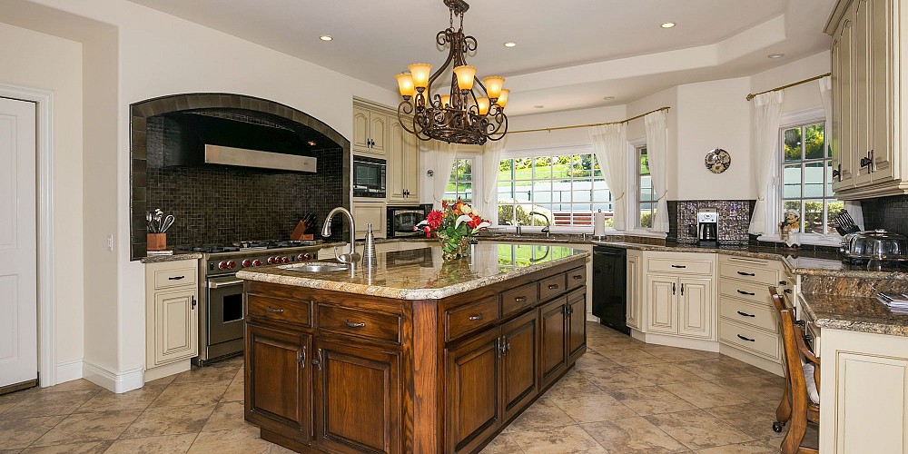 3828 Castle View, Agoura, CA 91301