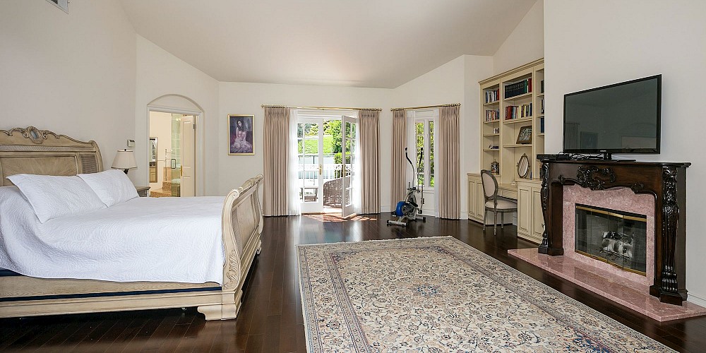 3828 Castle View, Agoura, CA 91301