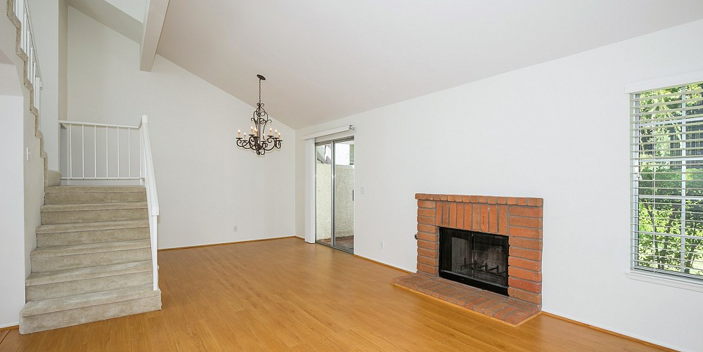 1056 Windmill Lane, Oak Park, CA 91377