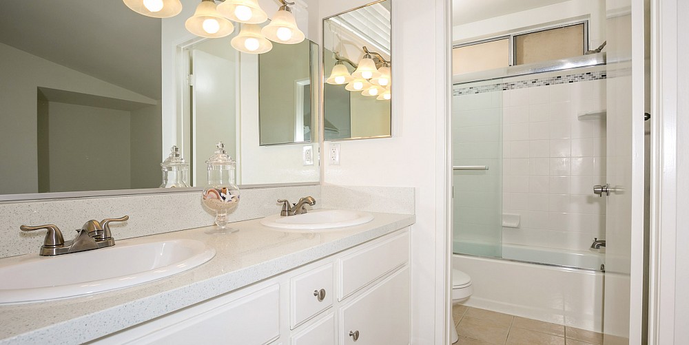 1056 Windmill Lane, Oak Park, CA 91377