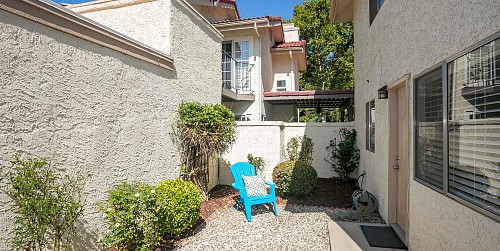 1056 Windmill Lane, Oak Park, CA 91377