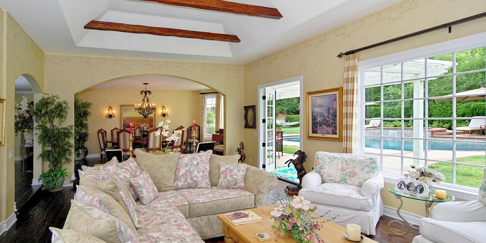 29305 Laro Drive, Agoura Hills, CA 91301