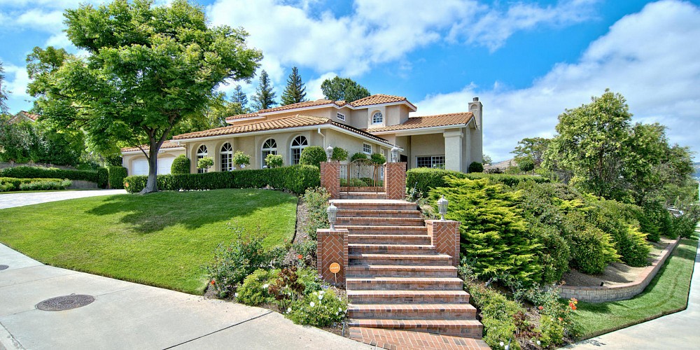 29305 Laro Drive, Agoura Hills, CA 91301