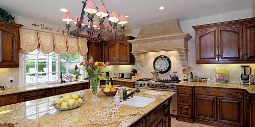 29305 Laro Drive, Agoura Hills, CA 91301