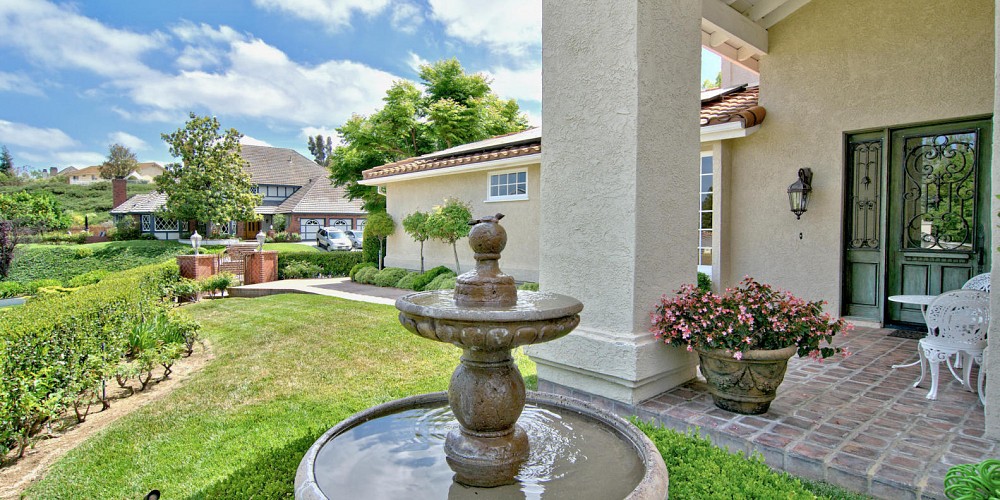 29305 Laro Drive, Agoura Hills, CA 91301