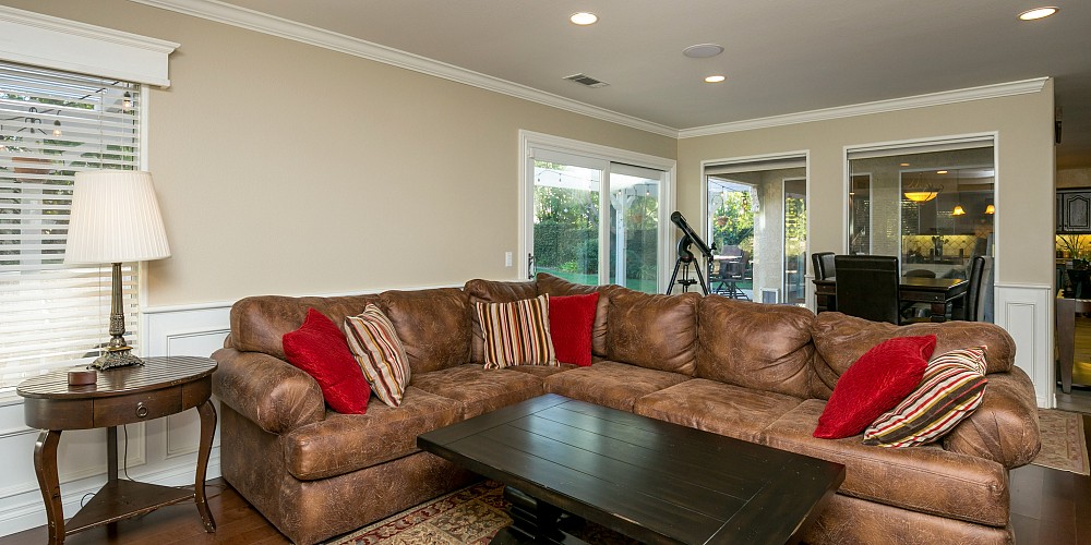 5580 Wembly Ave, Oak Park, CA 91377