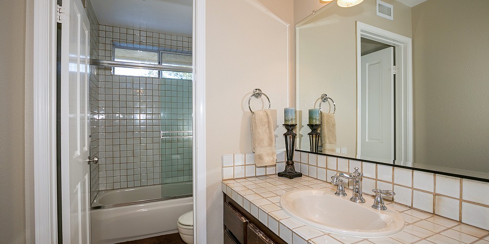 5580 Wembly Ave, Oak Park, CA 91377