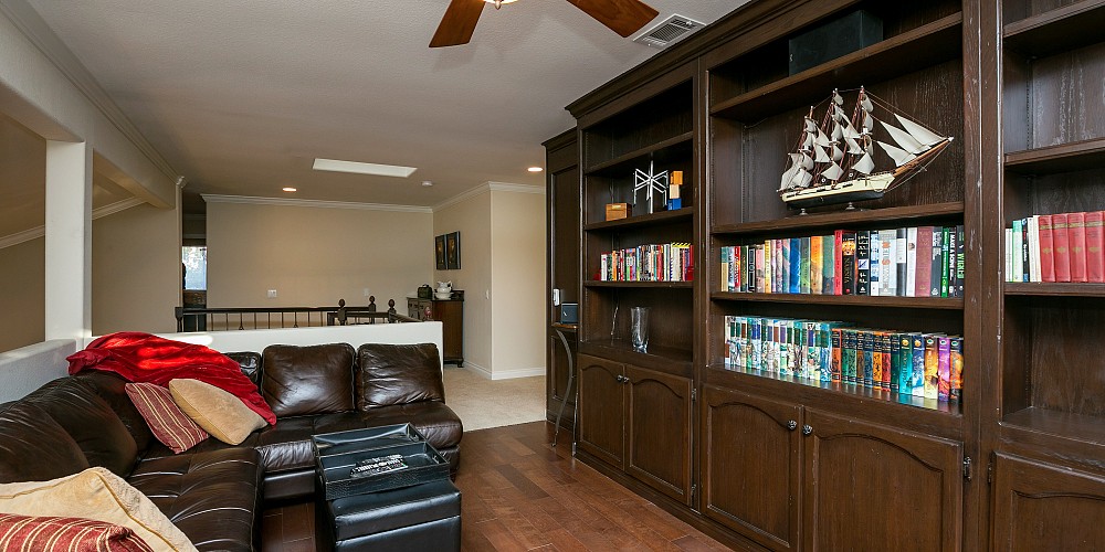 5580 Wembly Ave, Oak Park, CA 91377