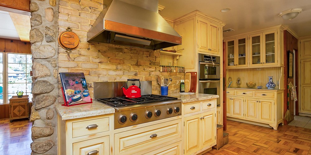 28976 South Lakeshore Dr., Agoura Hills, CA 91301