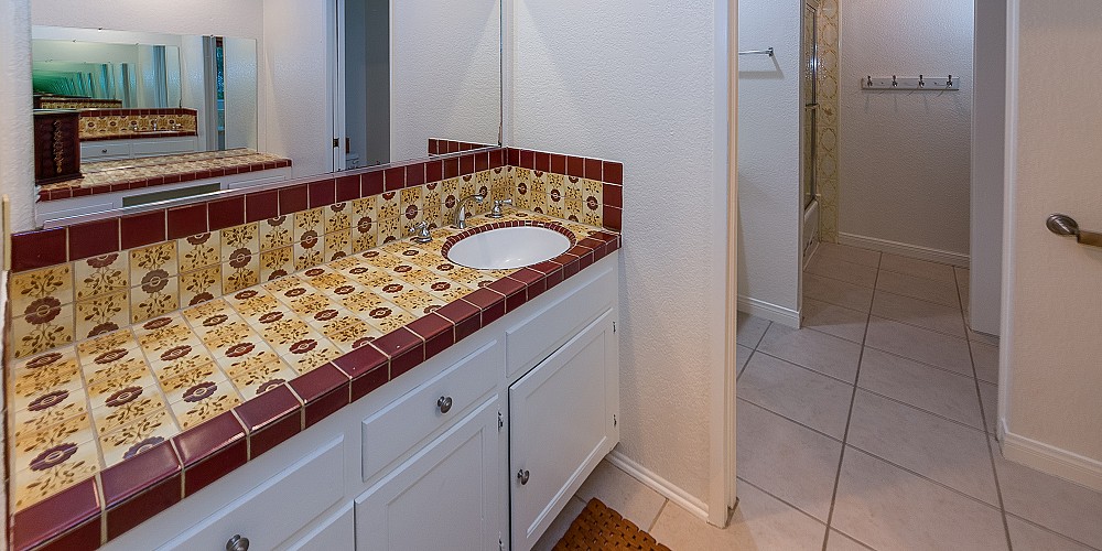 29043 Lake Dr, Agoura Hills, CA 91301