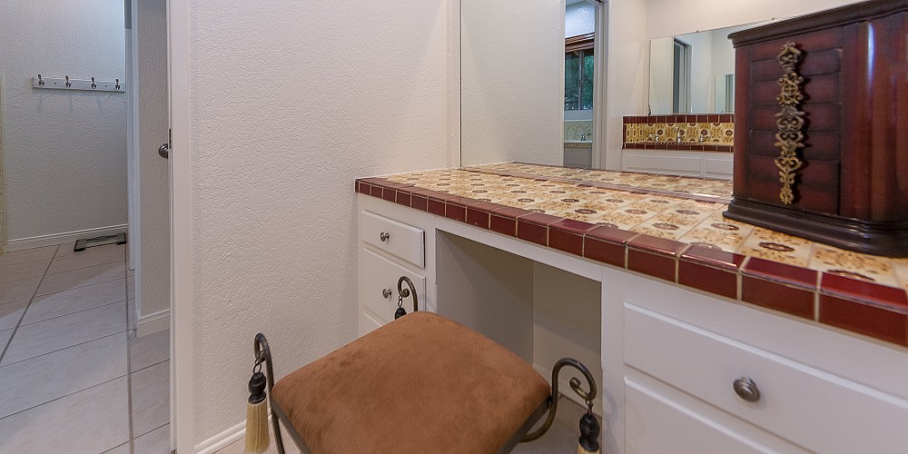 29043 Lake Dr, Agoura Hills, CA 91301