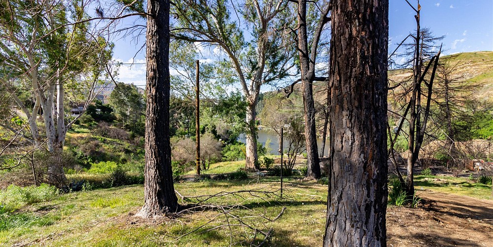 28804 S. Lakeshore Dr, Agoura Hills, CA 91301