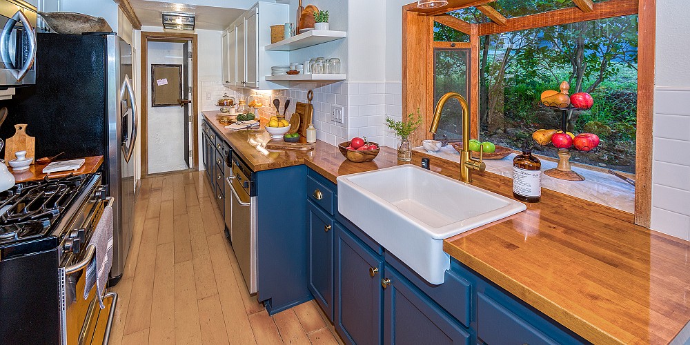 2022 Lookout Dr., Agoura Hills, CA 91301