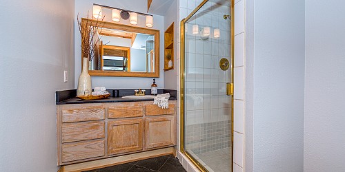 2022 Lookout Dr., Agoura Hills, CA 91301