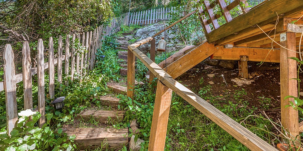 2022 Lookout Dr., Agoura Hills, CA 91301