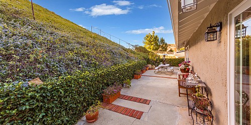 4131 Defender Dr, Agoura Hills, CA 91301