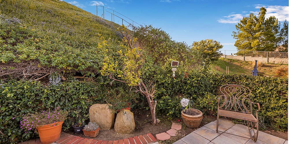 4131 Defender Dr, Agoura Hills, CA 91301