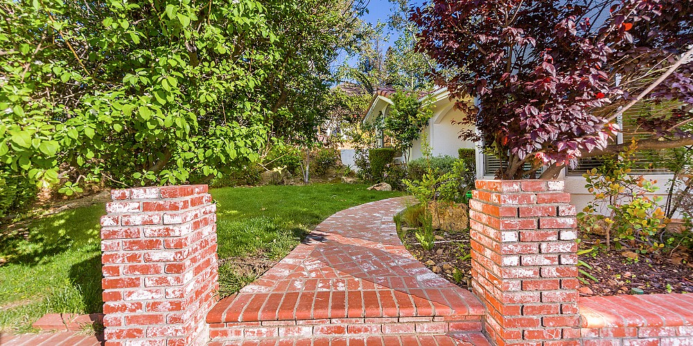 29934 Triunfo Dr, Agoura Hills, CA 91301