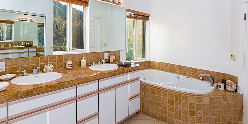 29934 Triunfo Dr, Agoura Hills, CA 91301