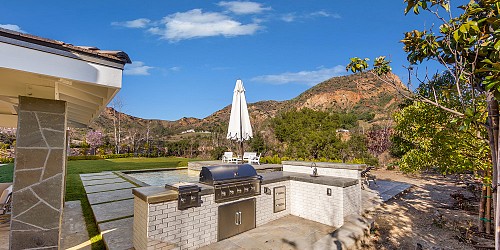 2116 Shadow Creek Dr, Agoura Hills, CA 91301