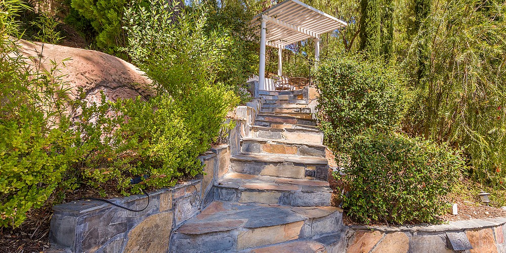 5537 Foothill Drive, Agoura Hills, CA 91301