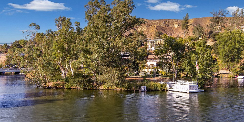 2445 Highpoint Dr, Agoura Hills, CA 91301