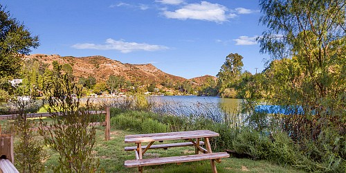 2445 Highpoint Dr, Agoura Hills, CA 91301